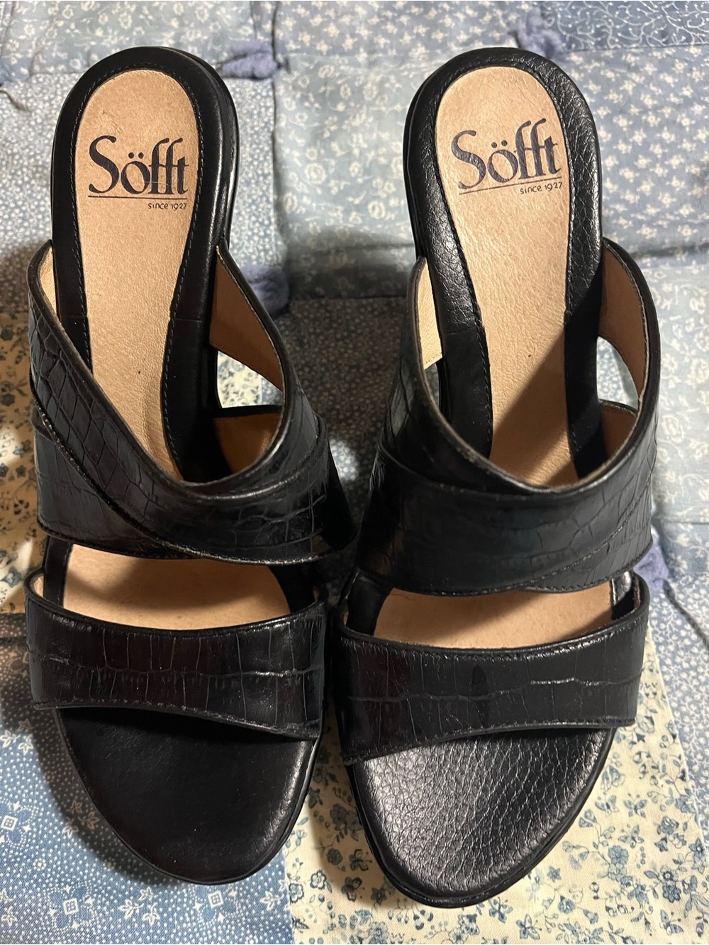 Söfft Black Croc-Textured Slide Sandals